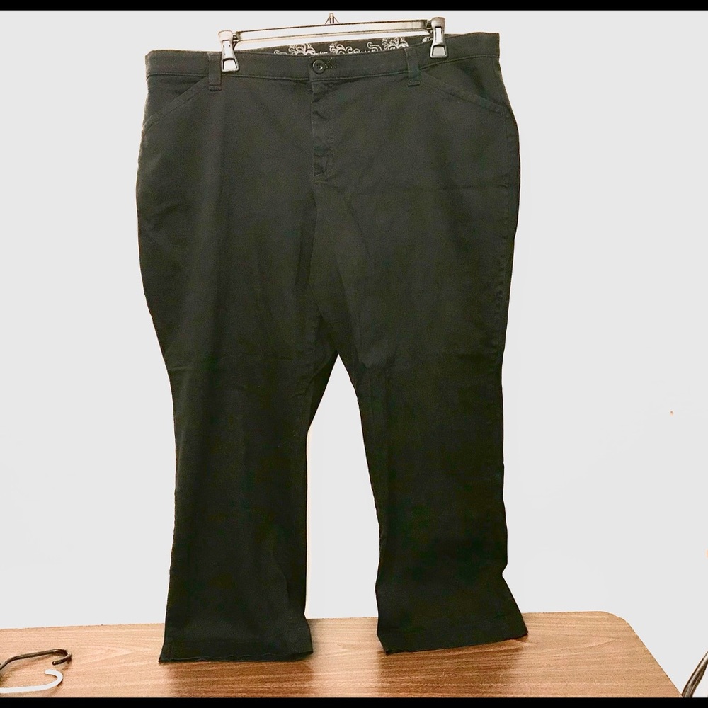 Lee Women’s Plus Size Black Straight Leg Comfort Waist Pants - Picture 2 of 8